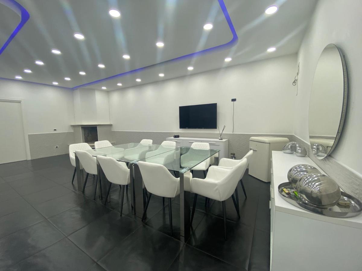 Casa Vacanza Наполи Екстериор снимка